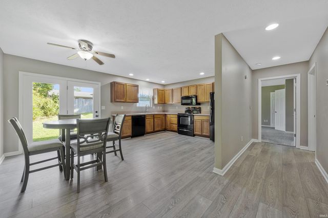 7990 Alexandra Lane, Newburgh, IN 47630