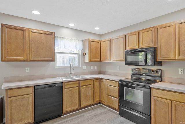 7990 Alexandra Lane, Newburgh, IN 47630