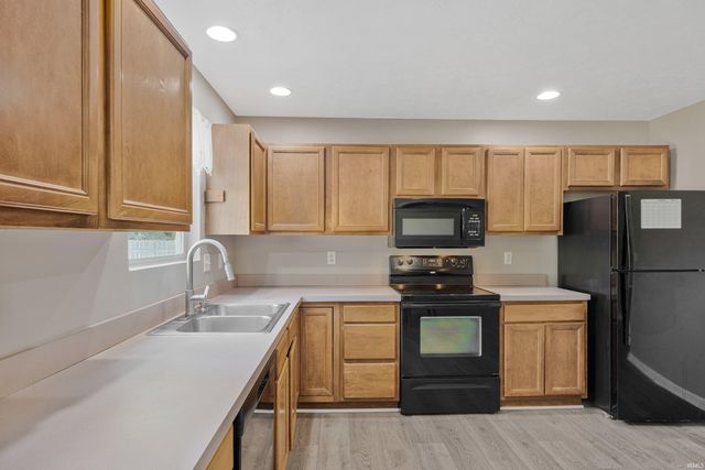7990 Alexandra Lane, Newburgh, IN 47630