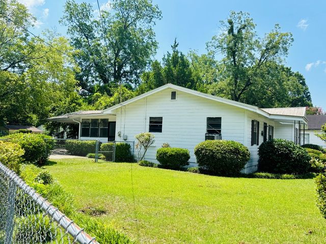 818 NE Parker, Dothan, AL 36303