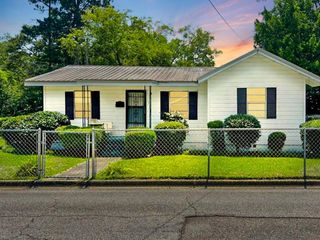 818 NE Parker, Dothan, AL 36303