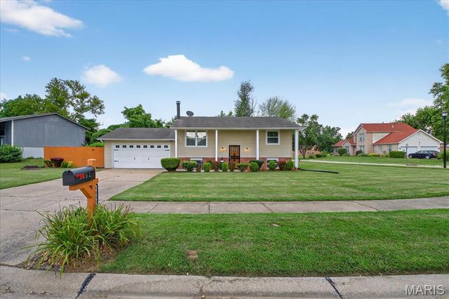 1352 Red River Drive, St Louis, MO 63138