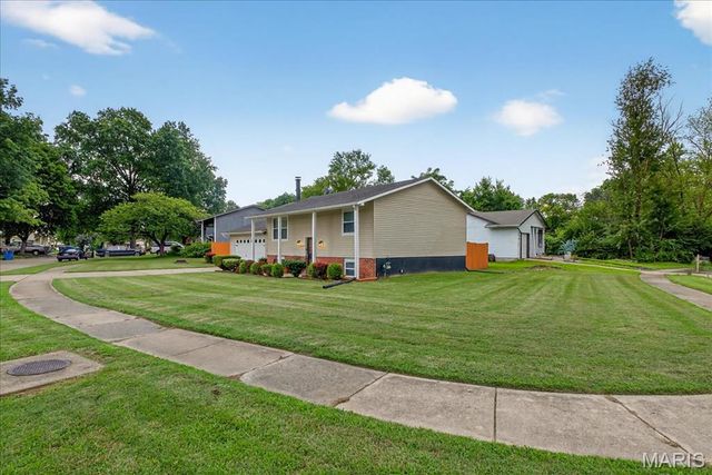 1352 Red River Drive, St Louis, MO 63138