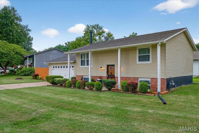 1352 Red River Drive, St Louis, MO 63138