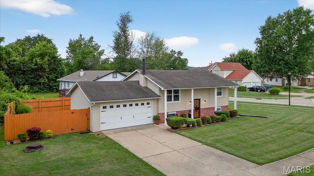 1352 Red River Drive, St Louis, MO 63138