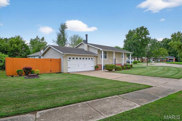 1352 Red River Drive, St Louis, MO 63138