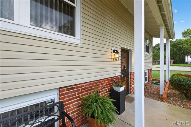 1352 Red River Drive, St Louis, MO 63138