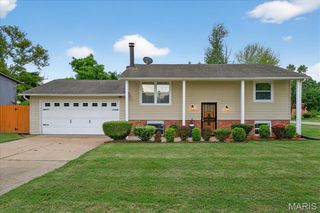 1352 Red River Drive, St Louis, MO 63138