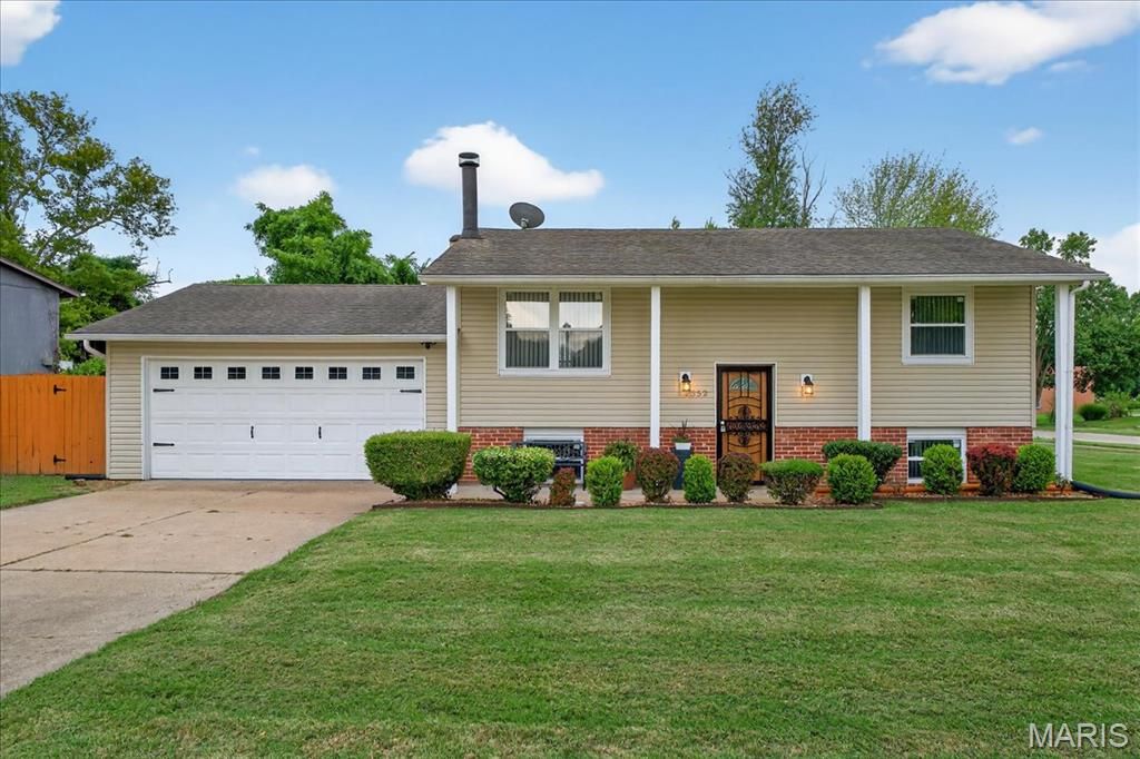 1352 Red River Drive, St Louis, MO 63138