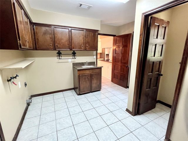 10719 Creektree Drive, Houston, TX 77070