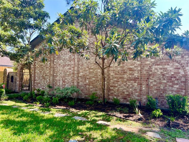 10719 Creektree Drive, Houston, TX 77070