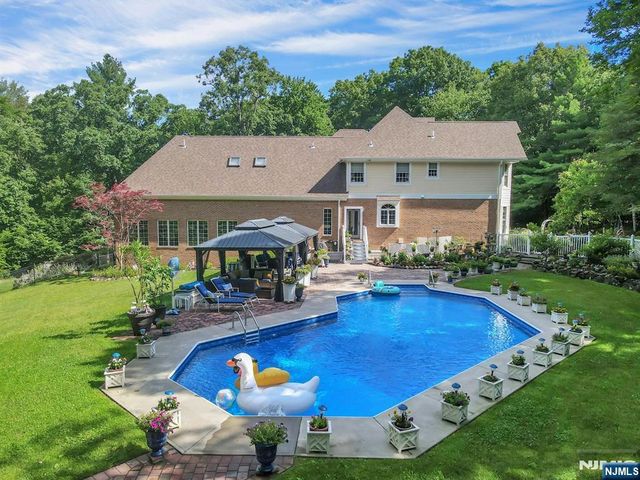 26 Green Terrace Way, West Milford, NJ 07480