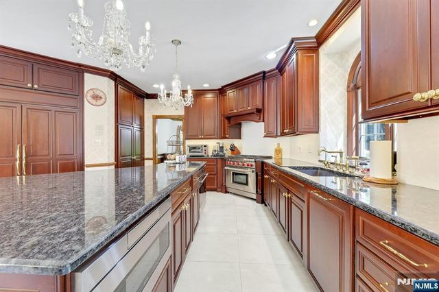 26 Green Terrace Way, West Milford, NJ 07480