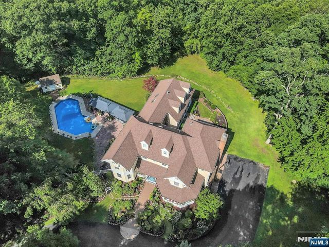 26 Green Terrace Way, West Milford, NJ 07480