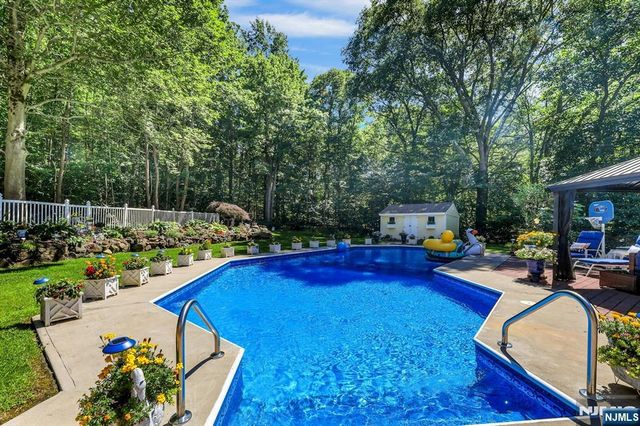 26 Green Terrace Way, West Milford, NJ 07480