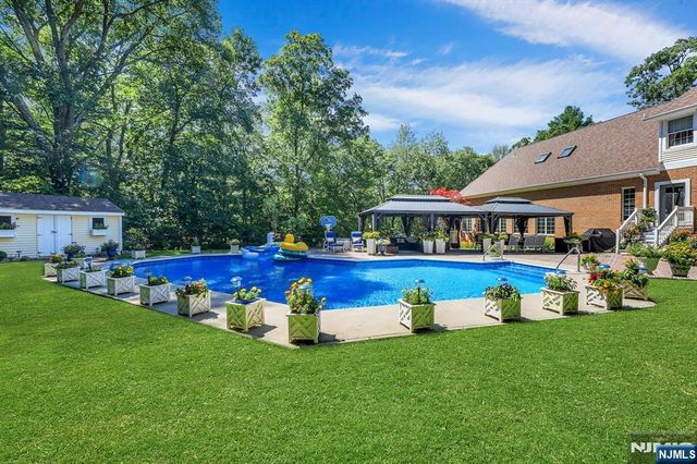 26 Green Terrace Way, West Milford, NJ 07480
