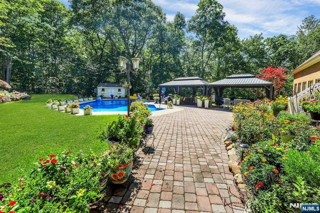 26 Green Terrace Way, West Milford, NJ 07480