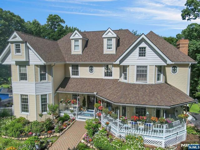 26 Green Terrace Way, West Milford, NJ 07480