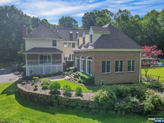 26 Green Terrace Way, West Milford, NJ 07480