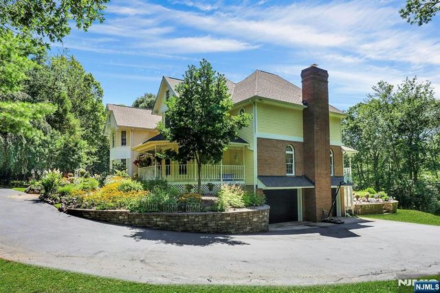 26 Green Terrace Way, West Milford, NJ 07480