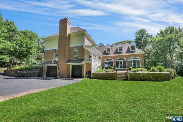 26 Green Terrace Way, West Milford, NJ 07480