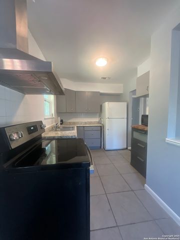 531 Crestview, San Antonio, TX 78201