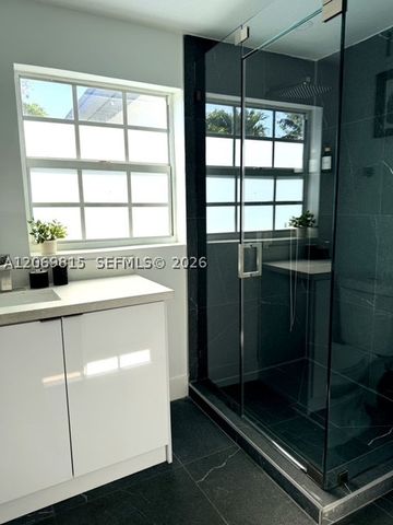 204 SW 2nd Ave, Hallandale Beach, FL 33009
