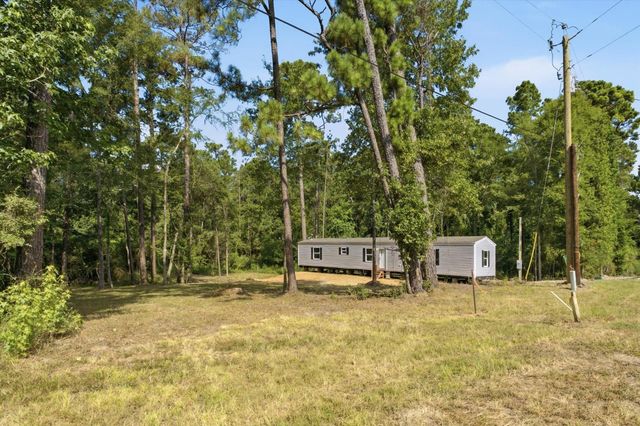 222 Moose Dr, Onalaska, TX 77360