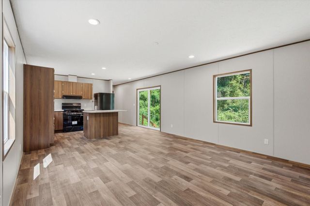 222 Moose Dr, Onalaska, TX 77360