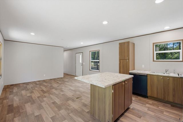 222 Moose Dr, Onalaska, TX 77360