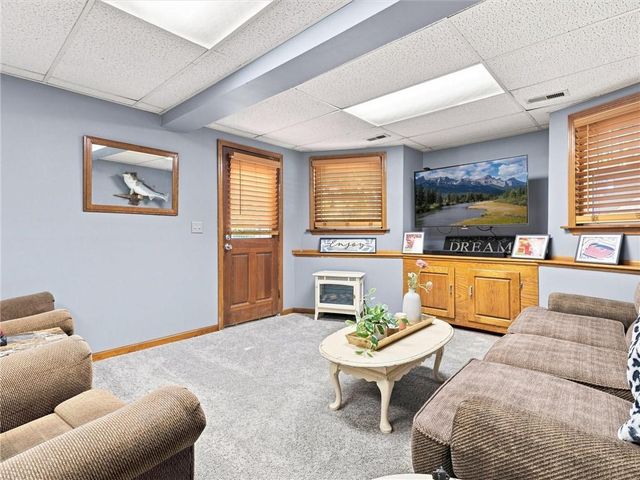 4109 NW 64th Place, Kansas City, MO 64151