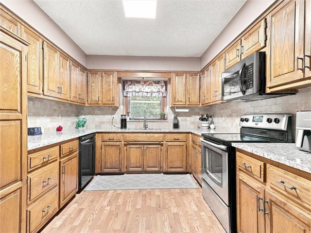4109 NW 64th Place, Kansas City, MO 64151