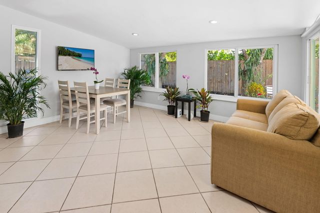 1636 NE 7th Terrace, Fort Lauderdale, FL 33305