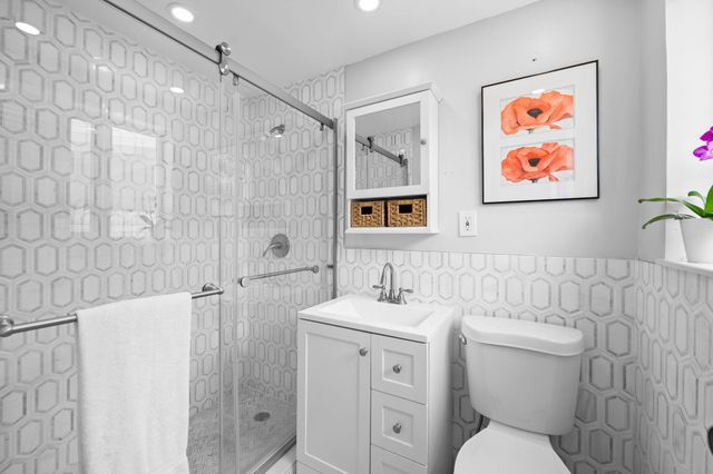 1636 NE 7th Terrace, Fort Lauderdale, FL 33305