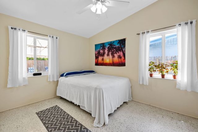 1636 NE 7th Terrace, Fort Lauderdale, FL 33305