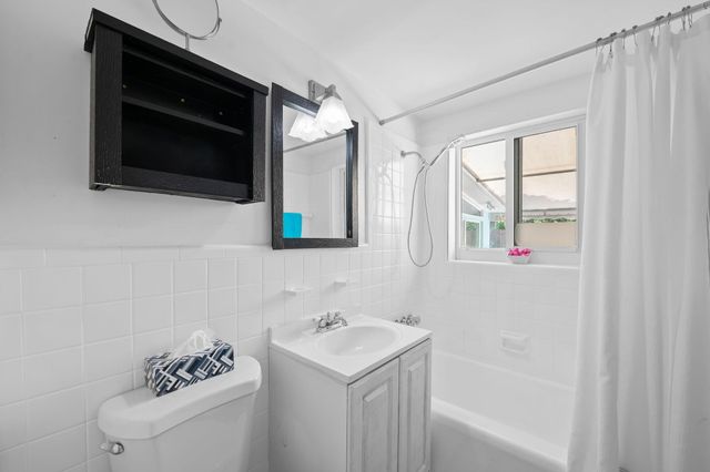1636 NE 7th Terrace, Fort Lauderdale, FL 33305