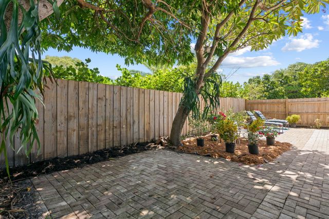 1636 NE 7th Terrace, Fort Lauderdale, FL 33305