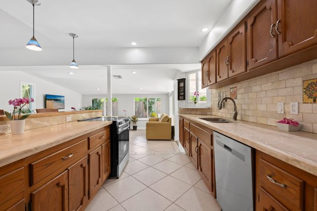 1636 NE 7th Terrace, Fort Lauderdale, FL 33305