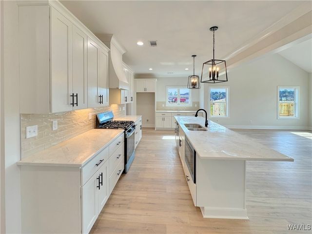 13742 Blackoak, Northport, AL 35475