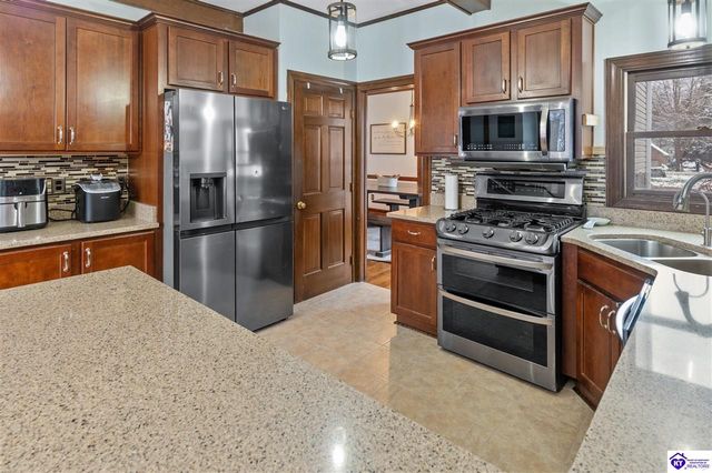 858 Old Mill Stream Lane, Shepherdsville, KY 40165