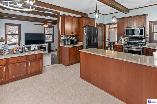 858 Old Mill Stream Lane, Shepherdsville, KY 40165