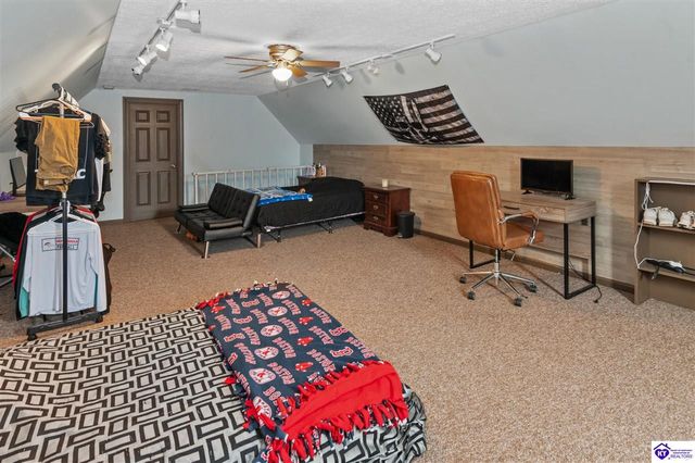 858 Old Mill Stream Lane, Shepherdsville, KY 40165