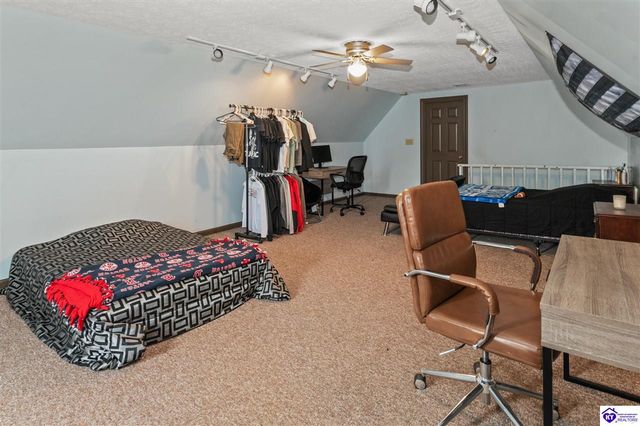 858 Old Mill Stream Lane, Shepherdsville, KY 40165