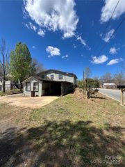 61 W Woodlawn Street, Marion, NC 28752