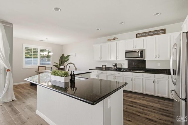 14707 Coneflower Drive, Bakersfield, CA 93314