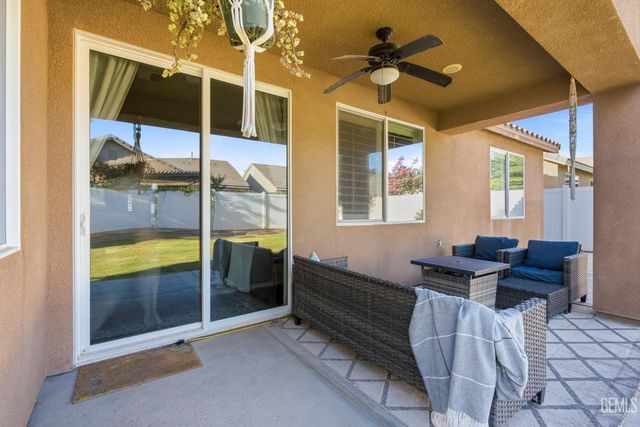 14707 Coneflower Drive, Bakersfield, CA 93314