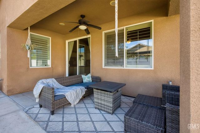 14707 Coneflower Drive, Bakersfield, CA 93314