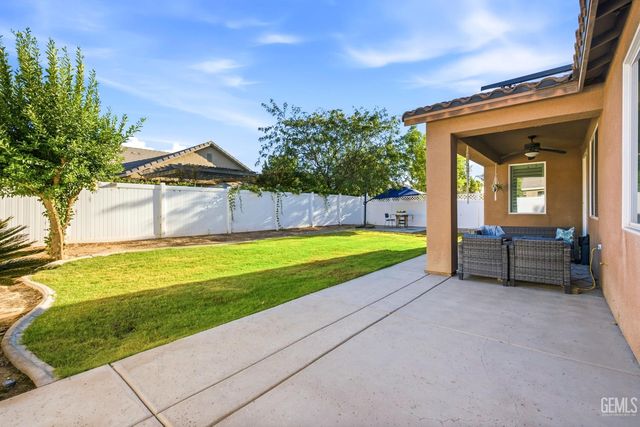 14707 Coneflower Drive, Bakersfield, CA 93314