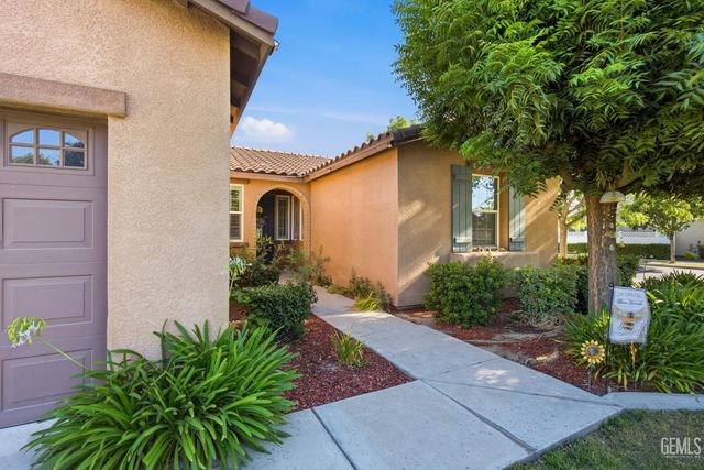 14707 Coneflower Drive, Bakersfield, CA 93314