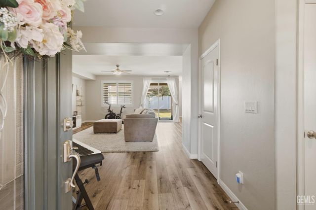 14707 Coneflower Drive, Bakersfield, CA 93314